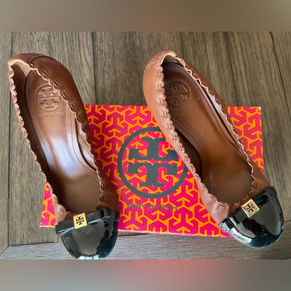 Woman Shoe - Picture 2 of 3